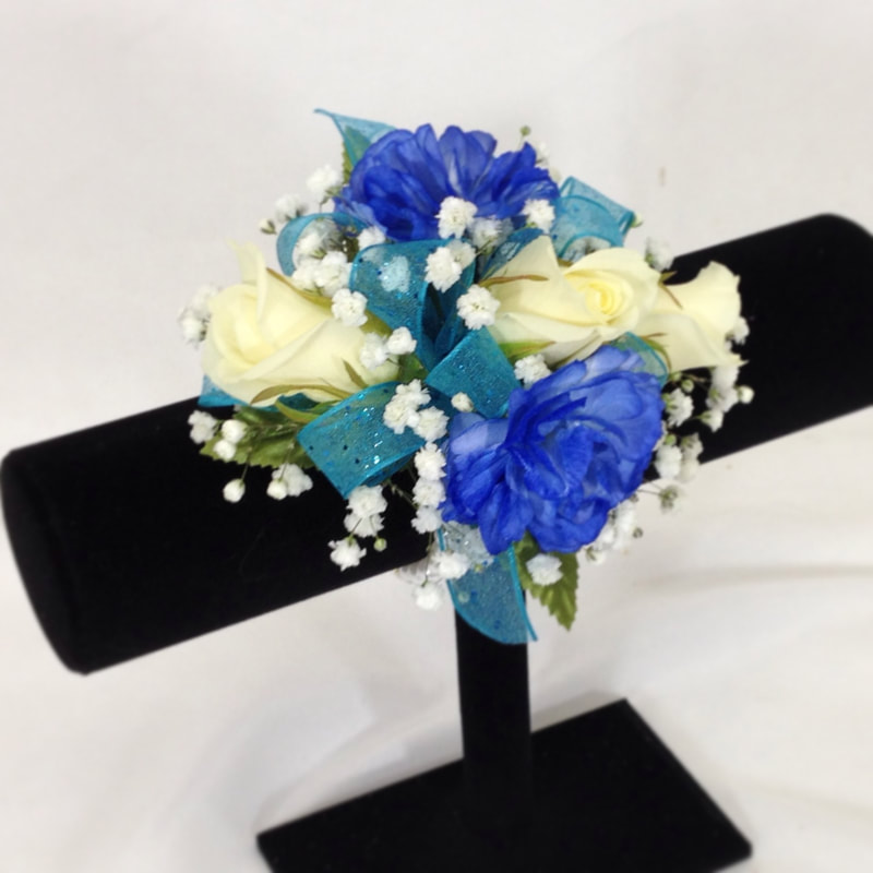 Blue Mini carn and White Rose Wristlet
