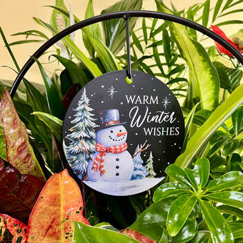 Warm winter wishes Trellis close Up
